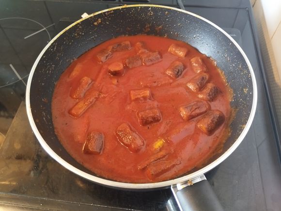 Take off the heat and add the tomato paste (200 g).